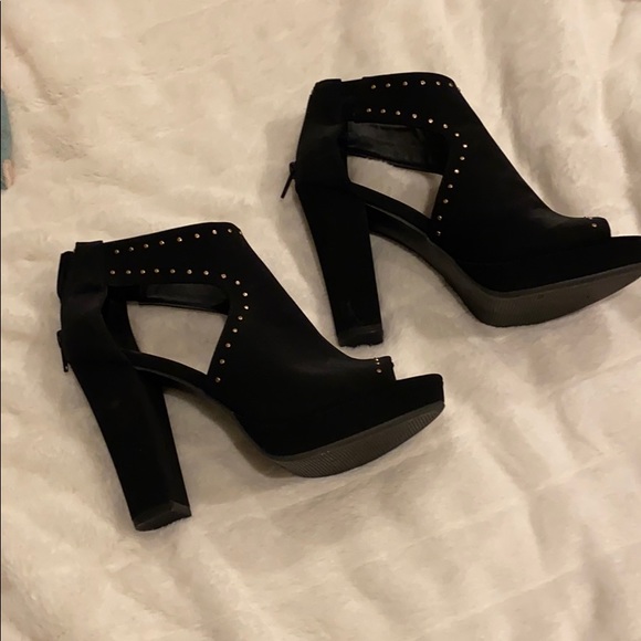 Report Shoes - Black studded platform heels